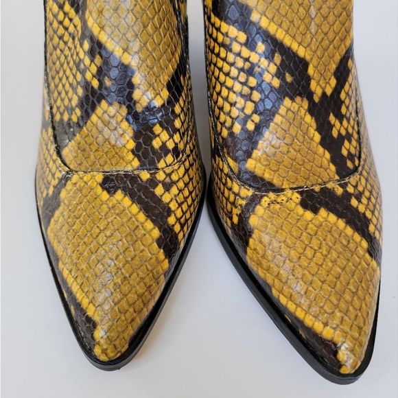 Vince Camuto Jetera Yellow/ Black Snakeskin Print Pointed Toe Ankle Boot… - Picture 3 of 9